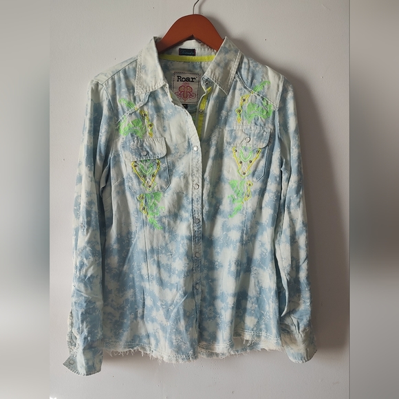 Roar new attacks button up embroidered top - Picture 2 of 13